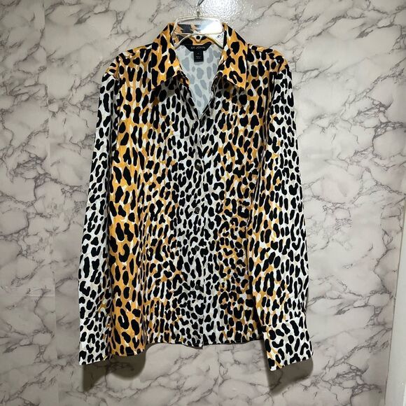 St. John Collection Satin Back Leopard
Print Shirt - Picture 2 of 10